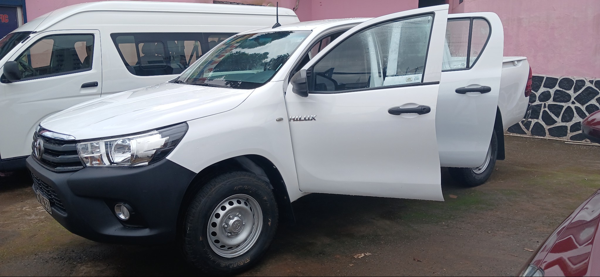 Toyota Hilux Pickup - Image 3