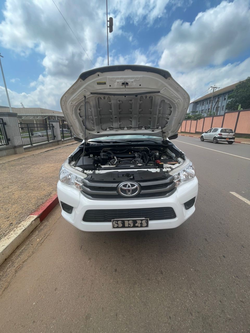 TOYOTA HILLUX - Image 2