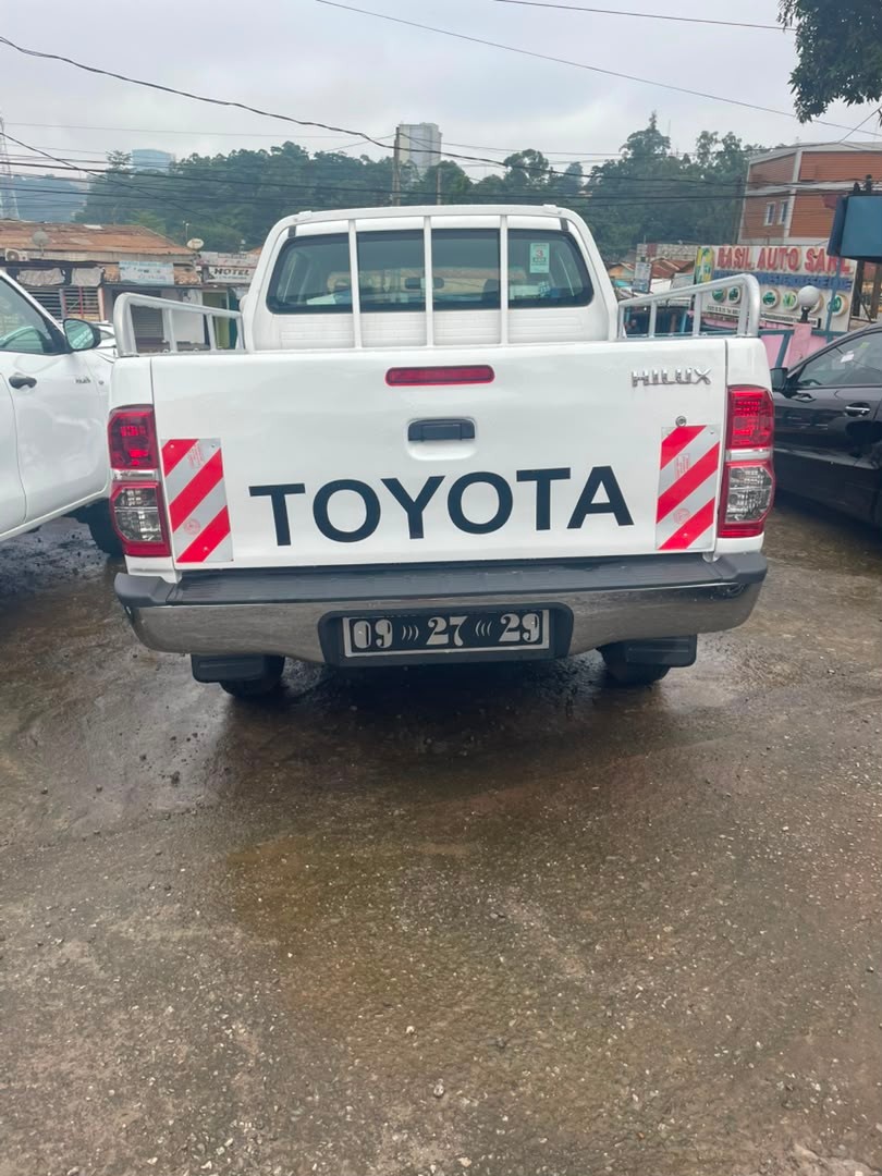 TOYOTA HILUX - Image 10