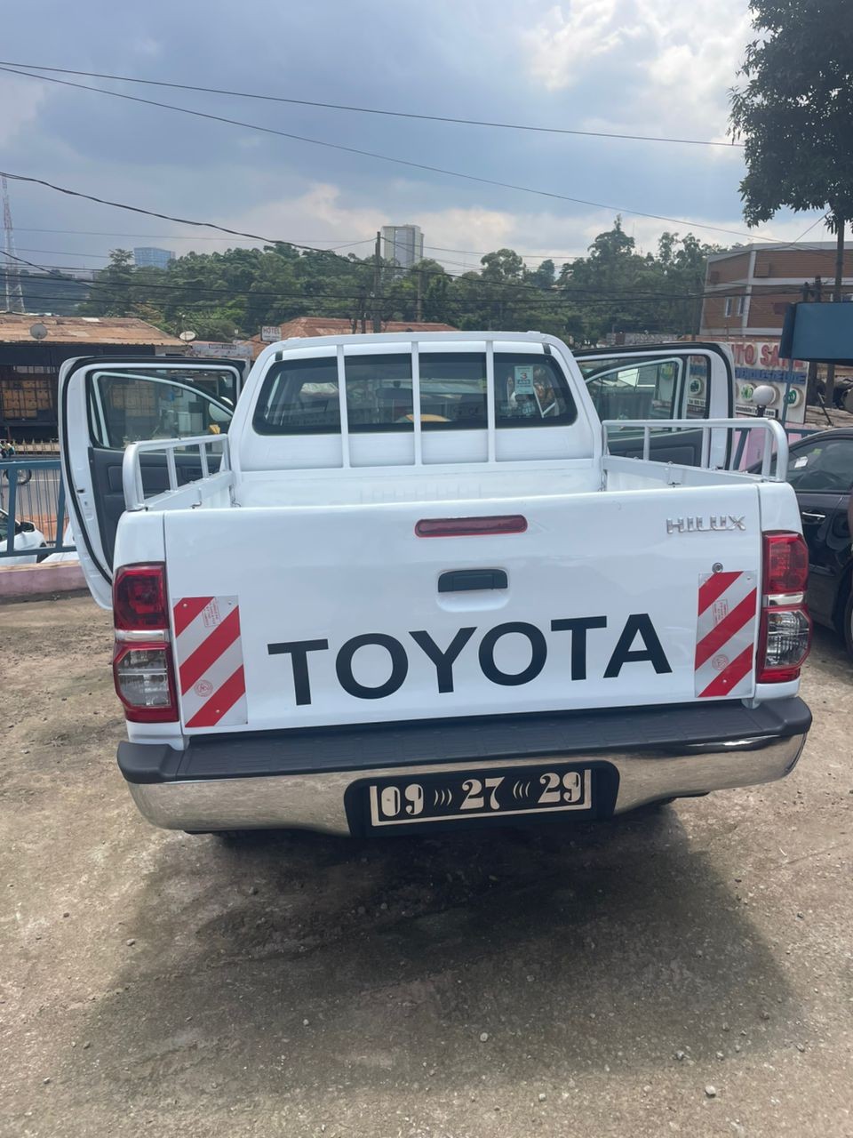 TOYOTA HILUX - Image 5
