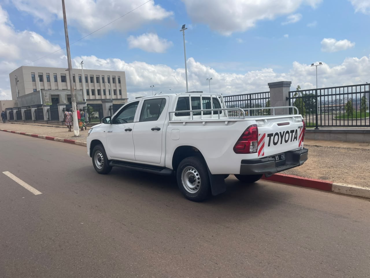 TOYOTA HILLUX - Image 6