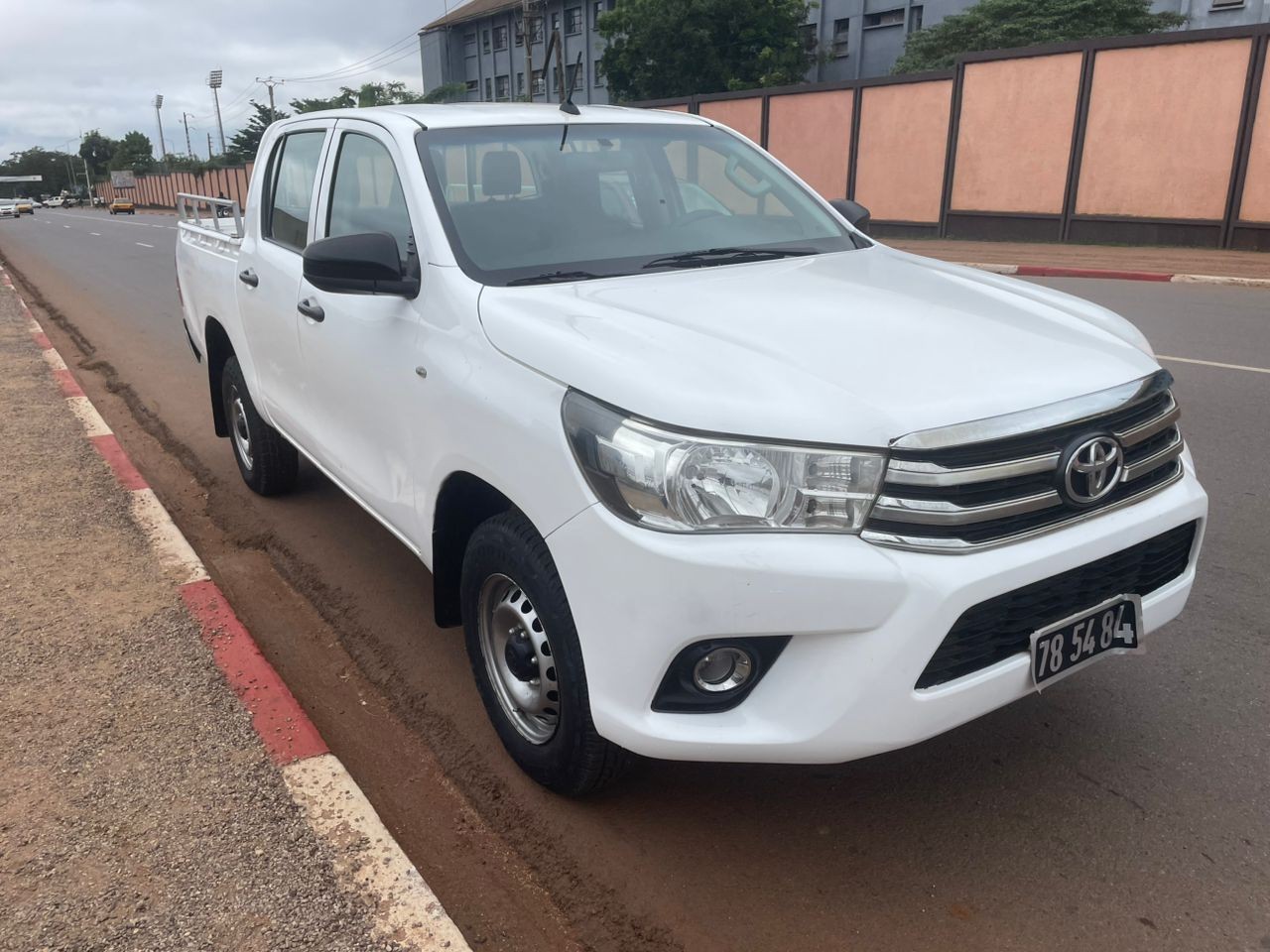 TOYOTA HILLUX - Image 1