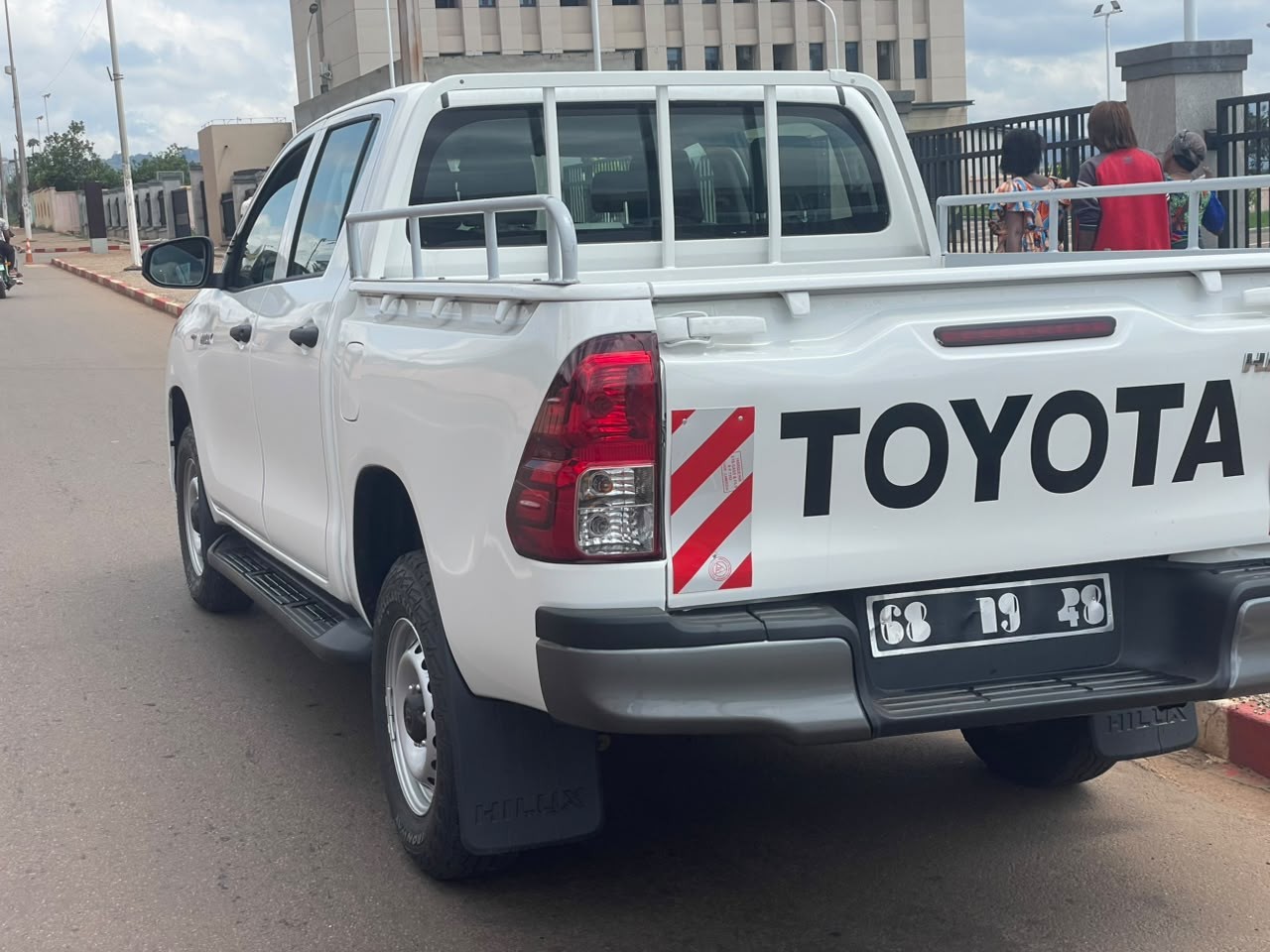 TOYOTA HILLUX - Image 12