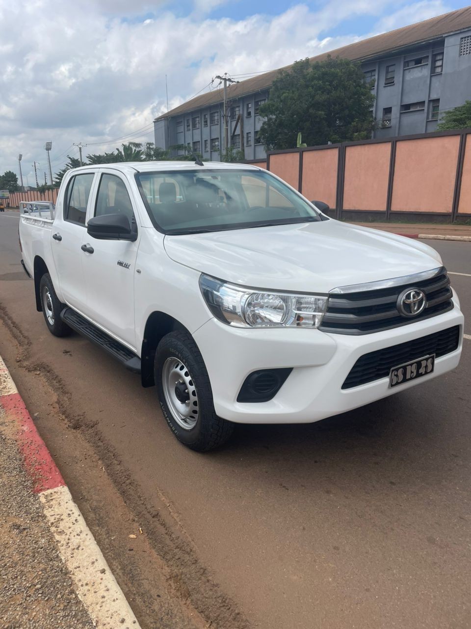 TOYOTA HILLUX - Image 14