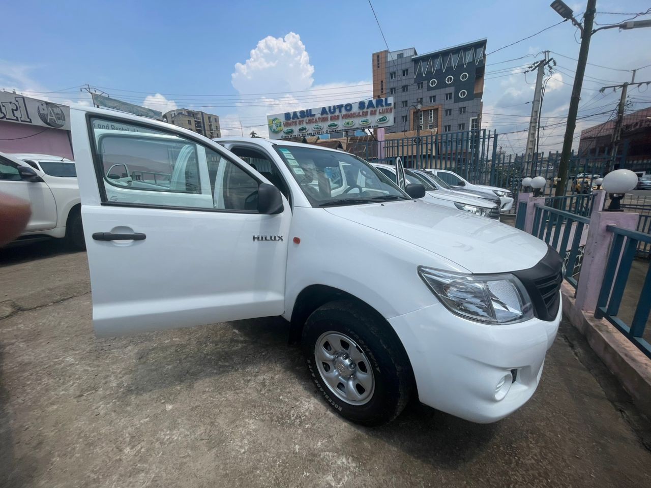 TOYOTA HILUX - Image 1