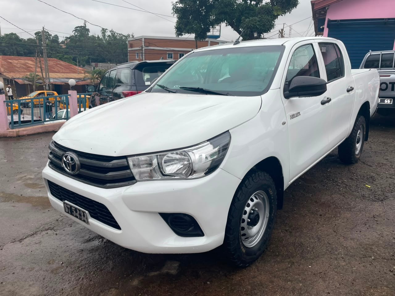TOYOTA HILUX - Image 8