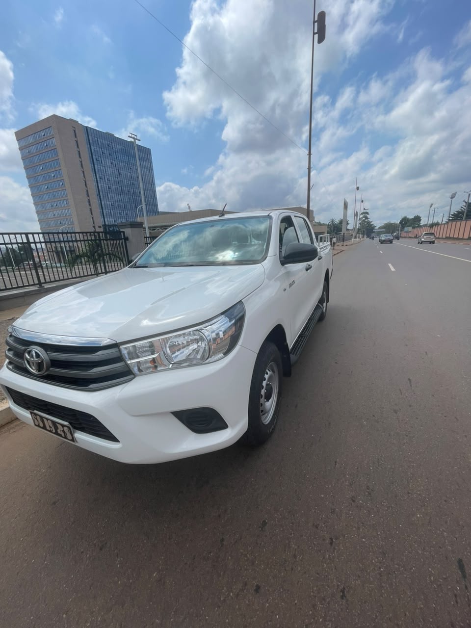 TOYOTA HILLUX - Image 8