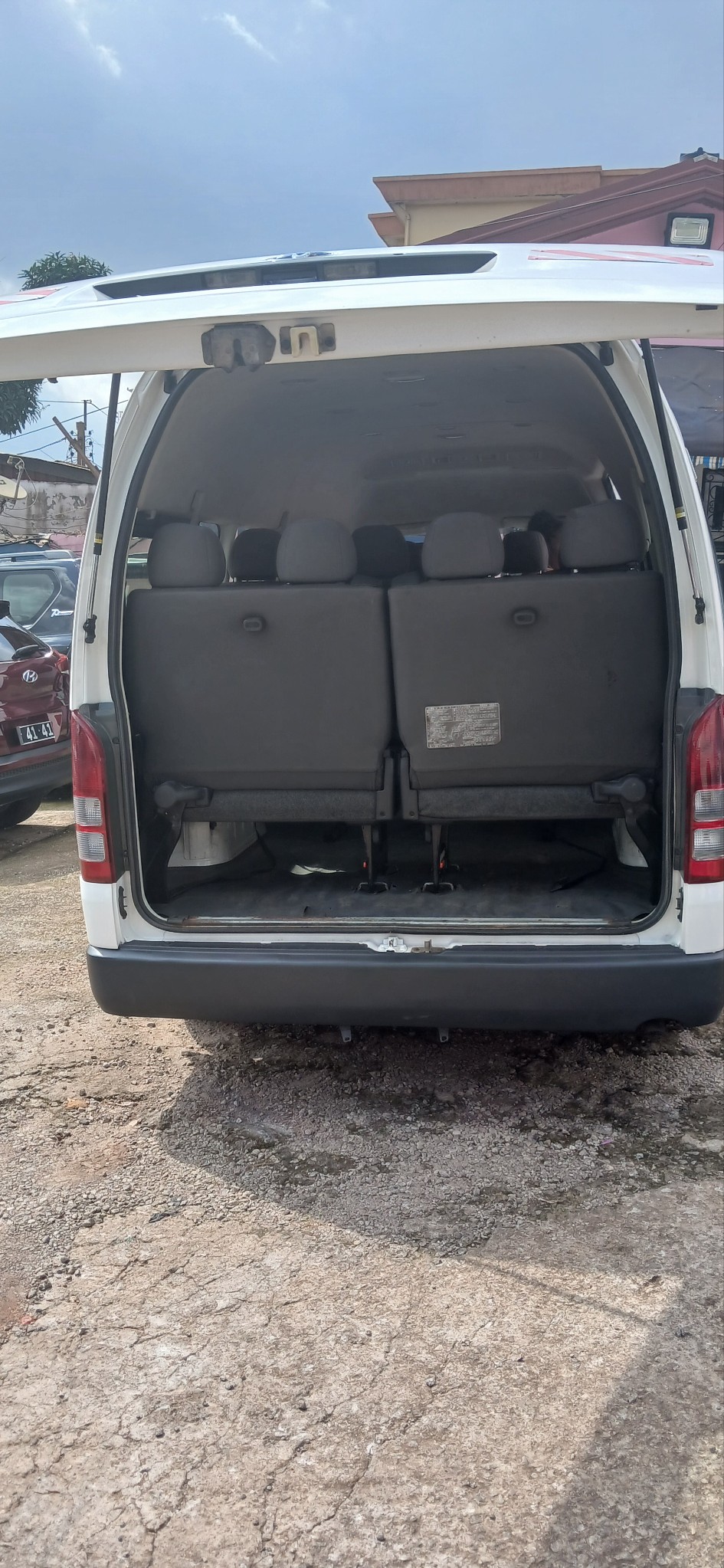 Toyota Hiace - Image 9