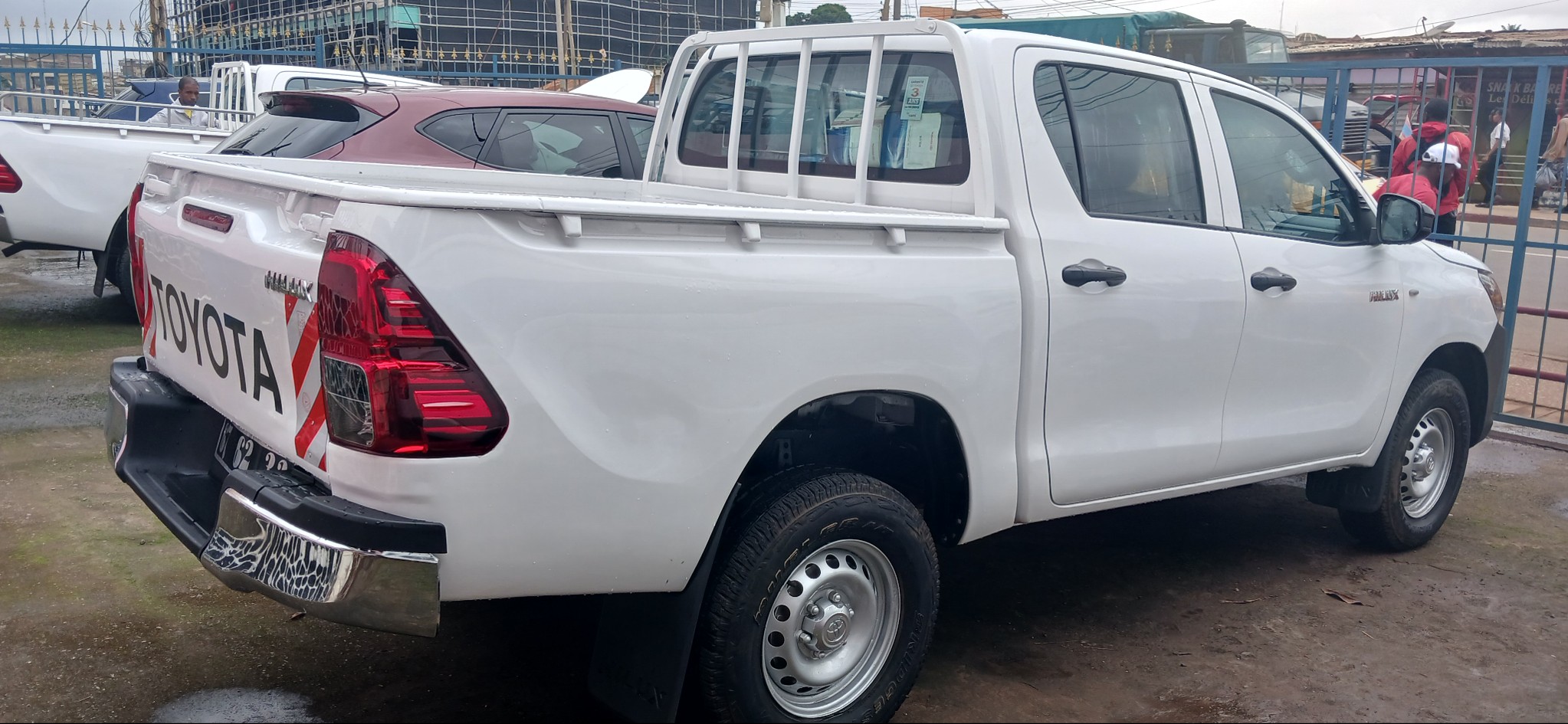 Toyota Hilux Pickup - Image 2