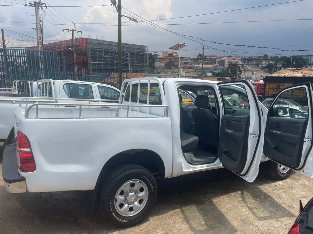 TOYOTA HILUX - Image 3