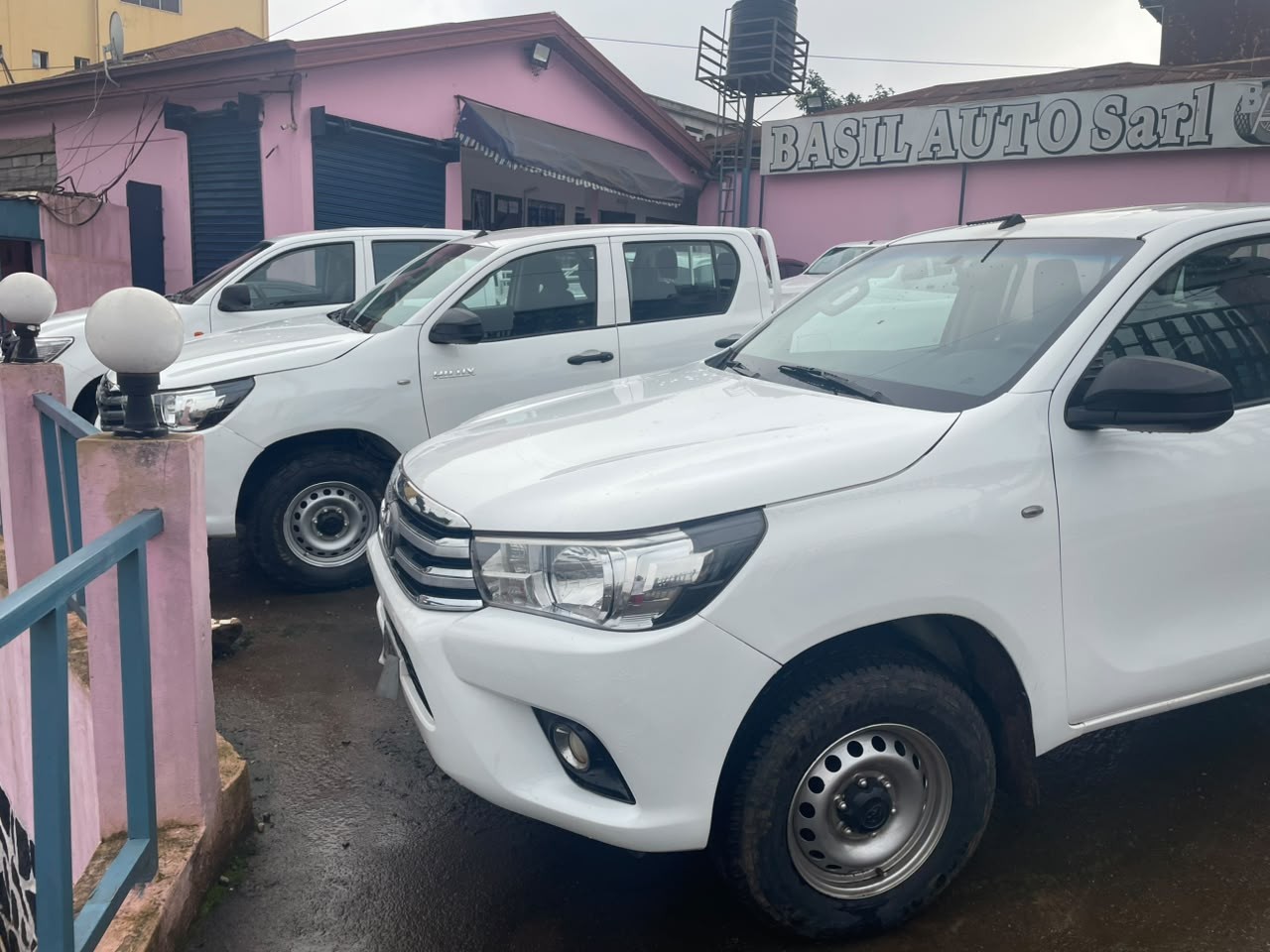 TOYOTA HILUX - Image 11