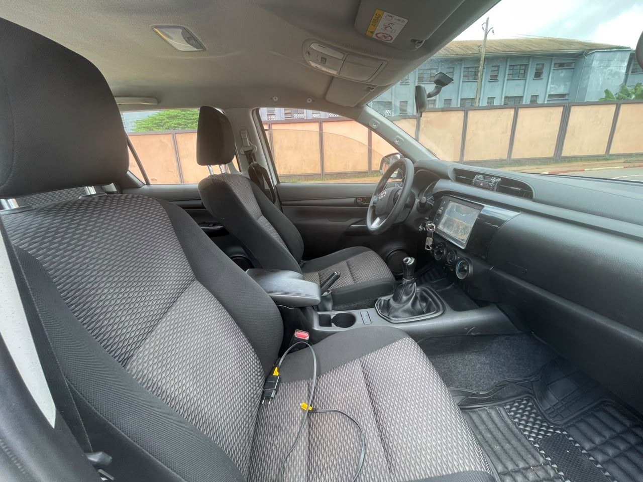 TOYOTA HILLUX - Image 11